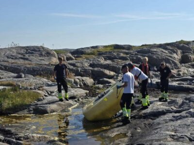 Ungdommer rydder marint avfall i skjærgården rundt Nærøysund